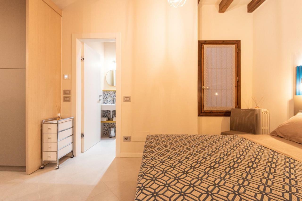 Dreamy Apartment Tre Corone Old Town Дезенцано-дель-Гарда Экстерьер фото