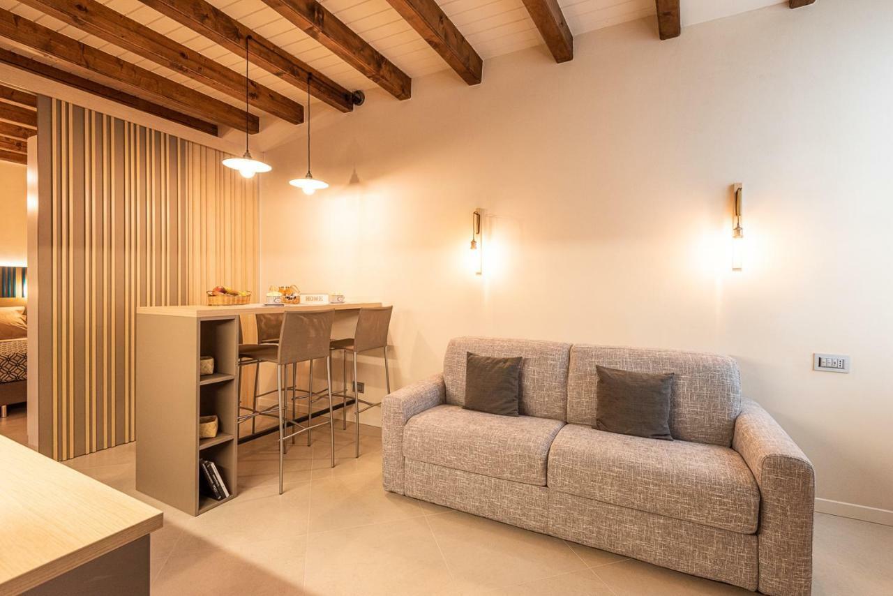 Dreamy Apartment Tre Corone Old Town Дезенцано-дель-Гарда Экстерьер фото