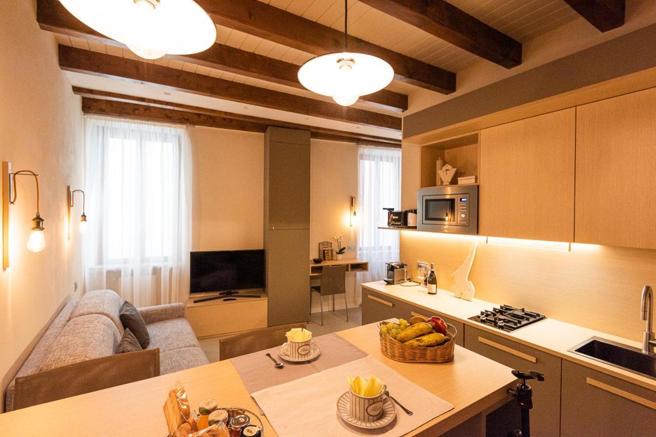 Dreamy Apartment Tre Corone Old Town Дезенцано-дель-Гарда Экстерьер фото